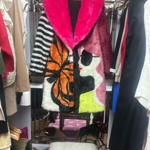 Alice and Olivia stylish faux fur coat!! Absolutely Stunning!! Barely Worn